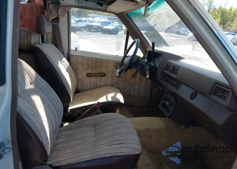 1986 Toyota Pickup Cab Chassis Rn75 Dlx from USA, damaged, VIN JT5RN75U1G0010653